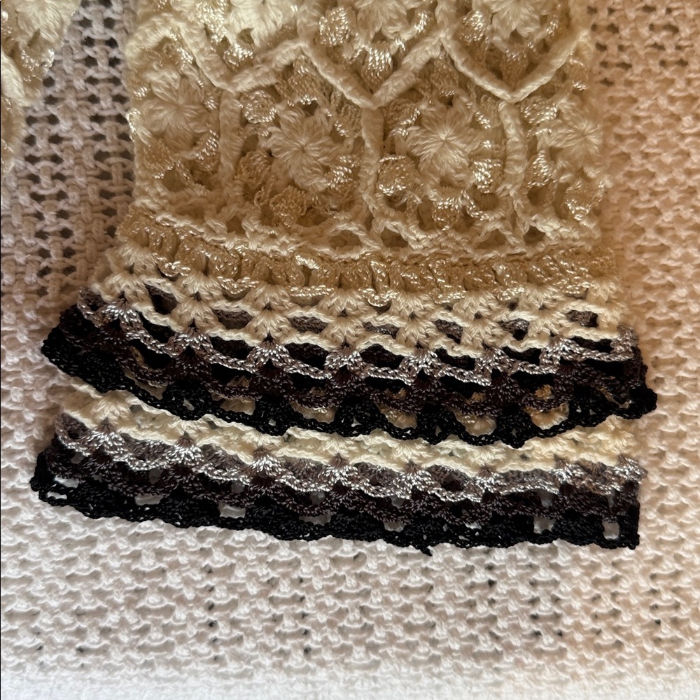 Karen Millen Cream Lace Dress with Black Accents - Picture 5 of 5